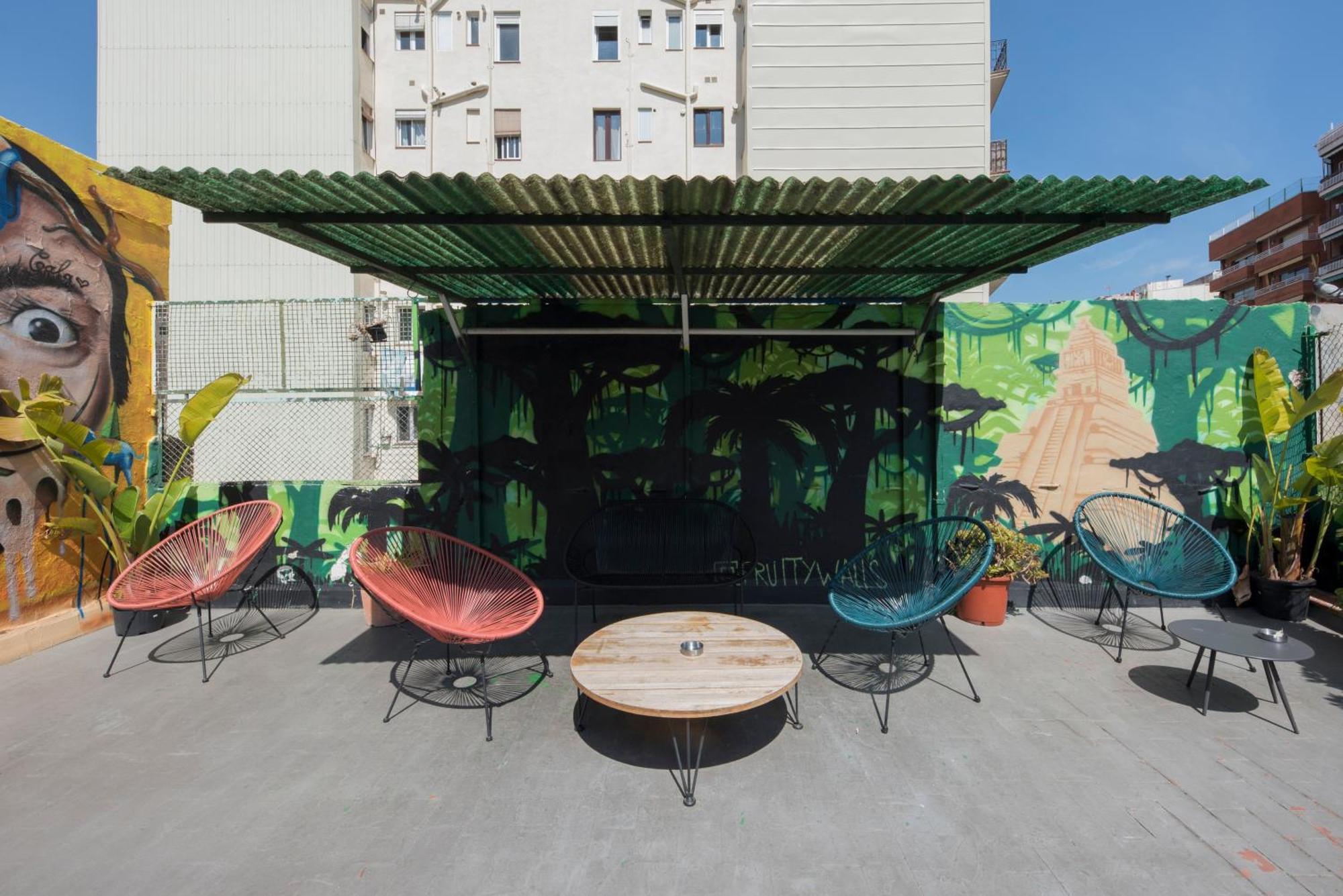 No Limit Hostel Graffiti Барселона Екстериор снимка
