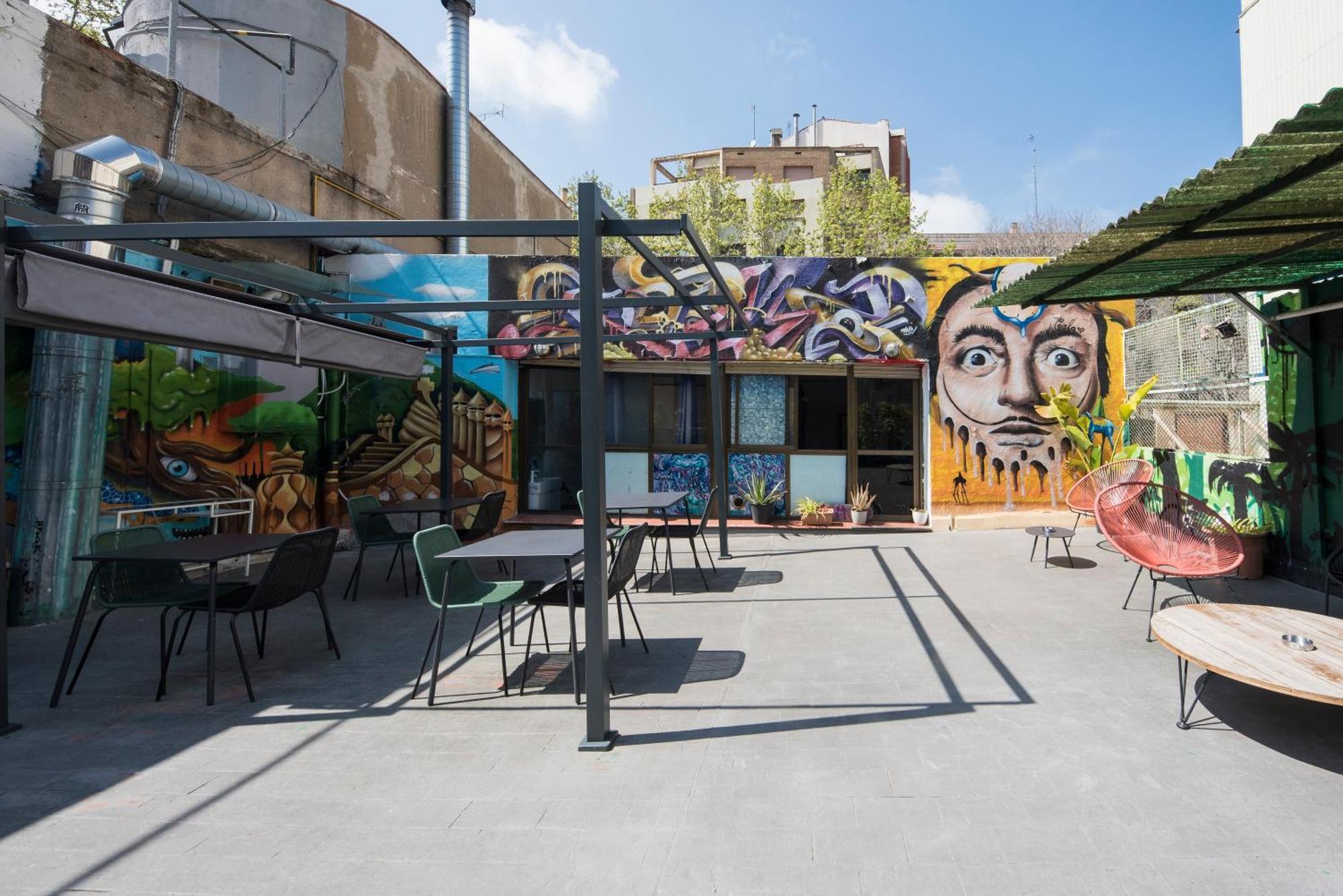 No Limit Hostel Graffiti Барселона Екстериор снимка