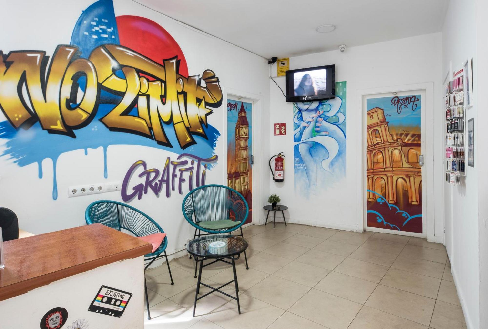 No Limit Hostel Graffiti Барселона Екстериор снимка