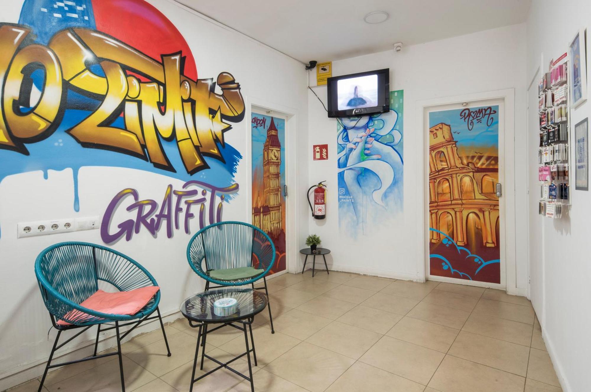 No Limit Hostel Graffiti Барселона Екстериор снимка